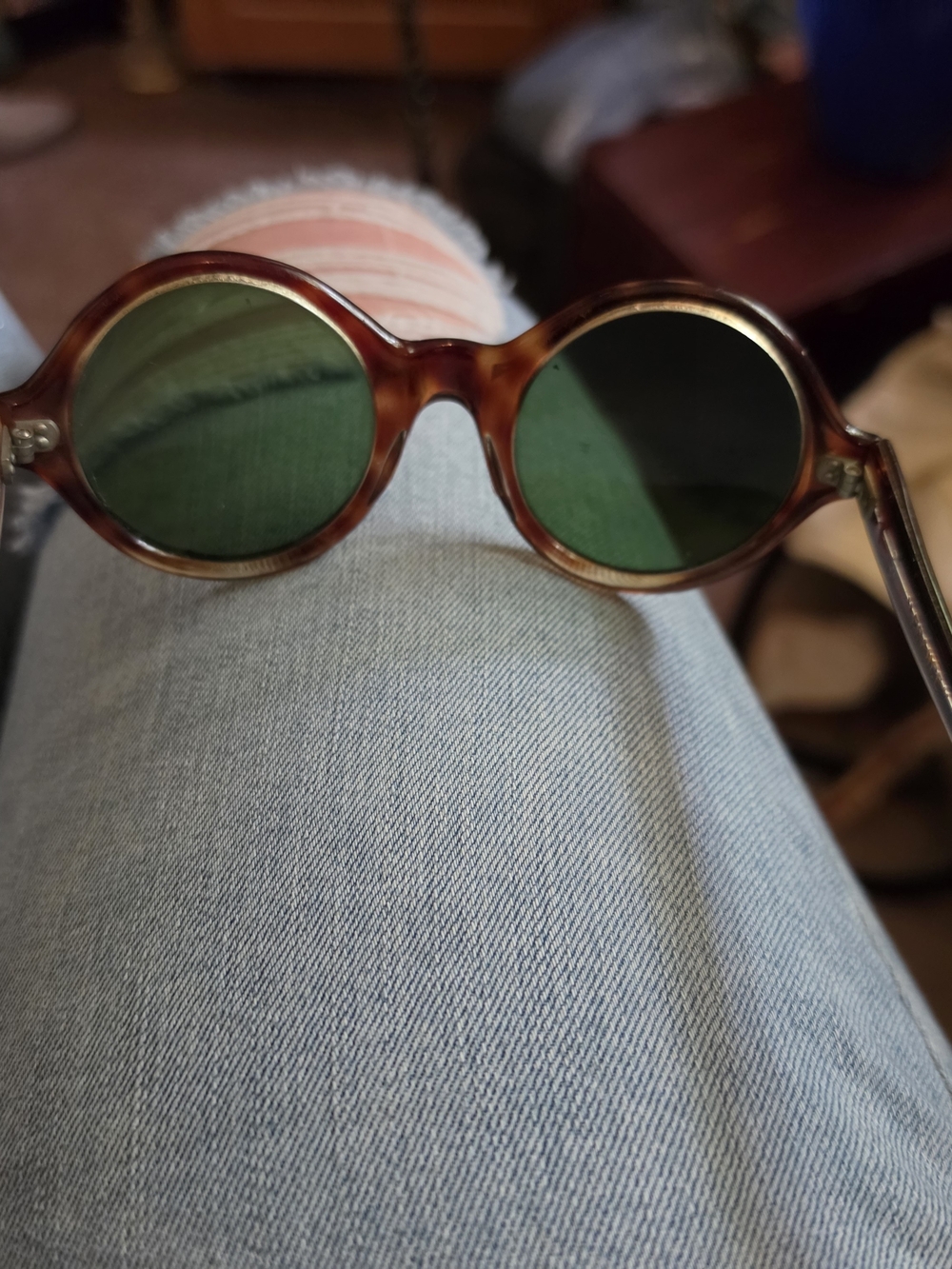 Round Tortoiseshell Sunglasses with Green Lenses